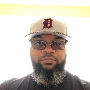 Meet your Posher, Larry